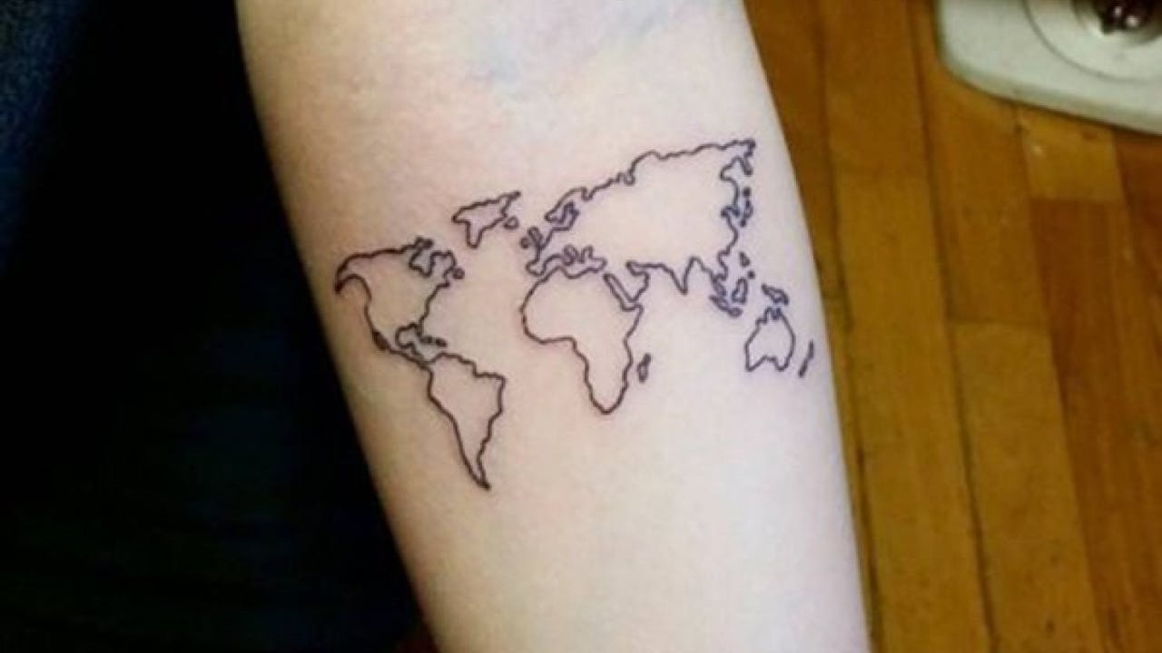 Tatuaje mapa mundi, para las mujeres aventureras.