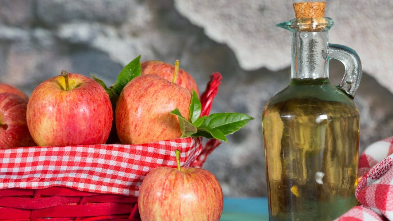 El vinagre de manzana es un producto natural con muchos beneficios saludables.