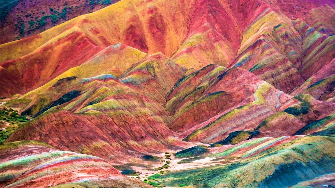 Las curiosas montañas de colores del Parque Geológico Zhangye Danxia.