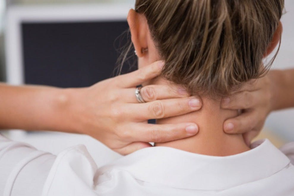Uno de los síntomas puede ser abultamiento en el cuello, pero hay muchos más.