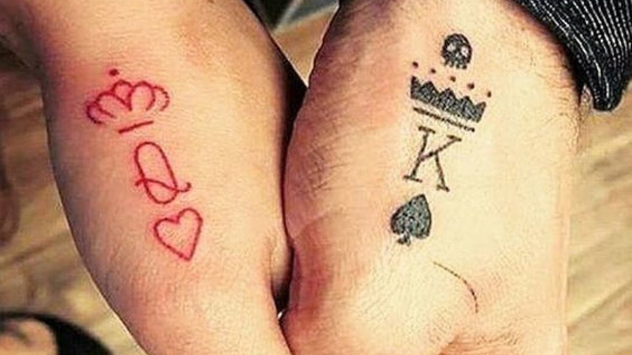 Otro símbolo ideal para parejas que aman los tattoos.