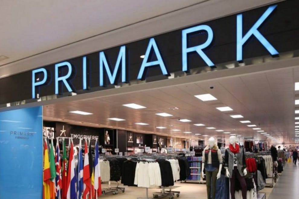 Primark anuncia la retirada de miles de cojines en todas sus tiendas por riesgo de incendio