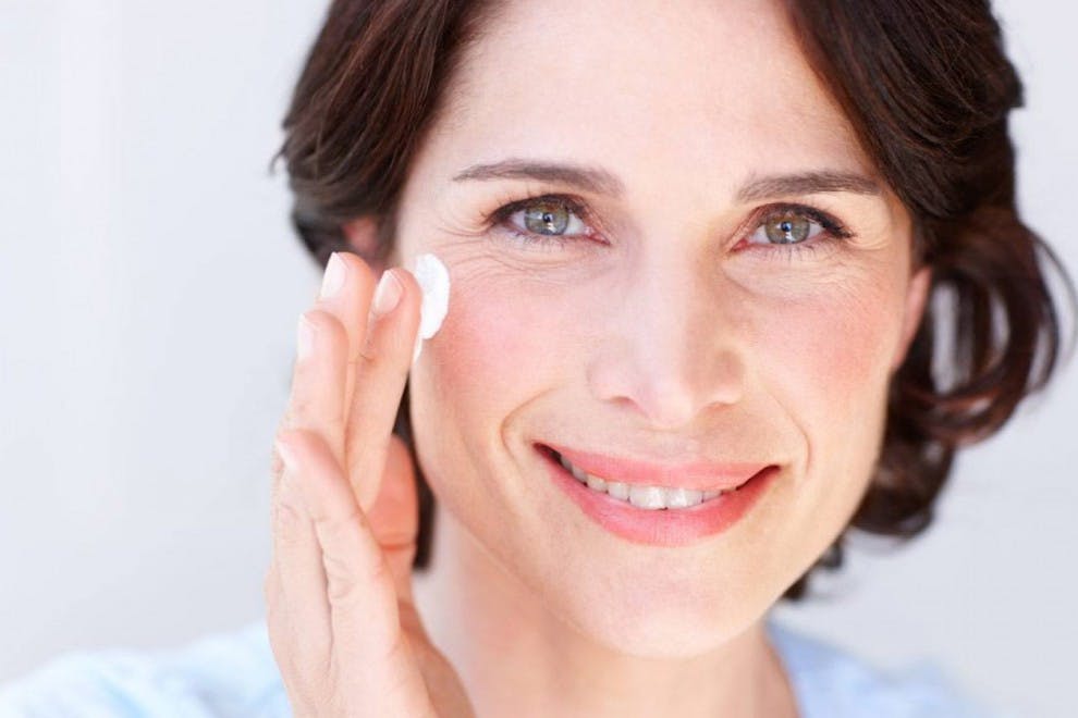 Existen muchos tipos de cremas anti-edad, pero estas son las más eficaces para reducir las arrugas.