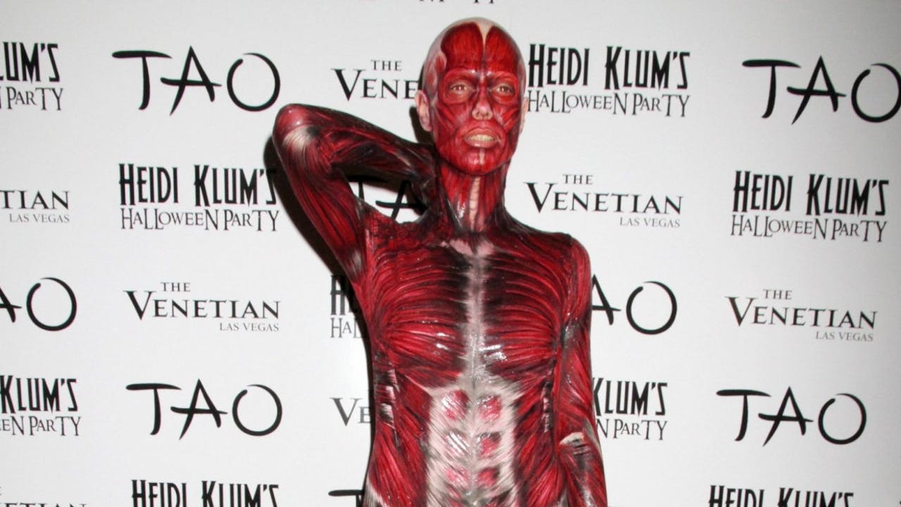 Heidi Klum como cadáver sin piel
