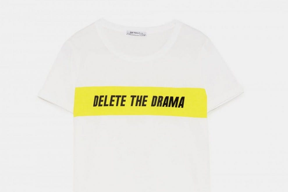 Camiseta texto 'Delete the drama' de Zara, por 7,95 euros.