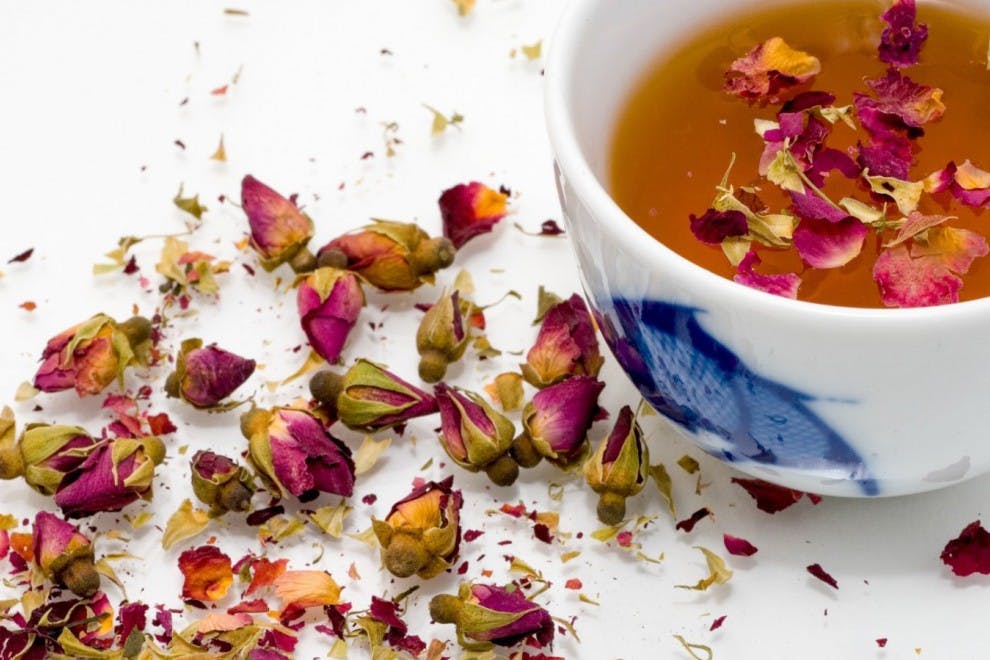 Estos tés e infusiones son ideales para combinar con tu dieta para bajar peso.