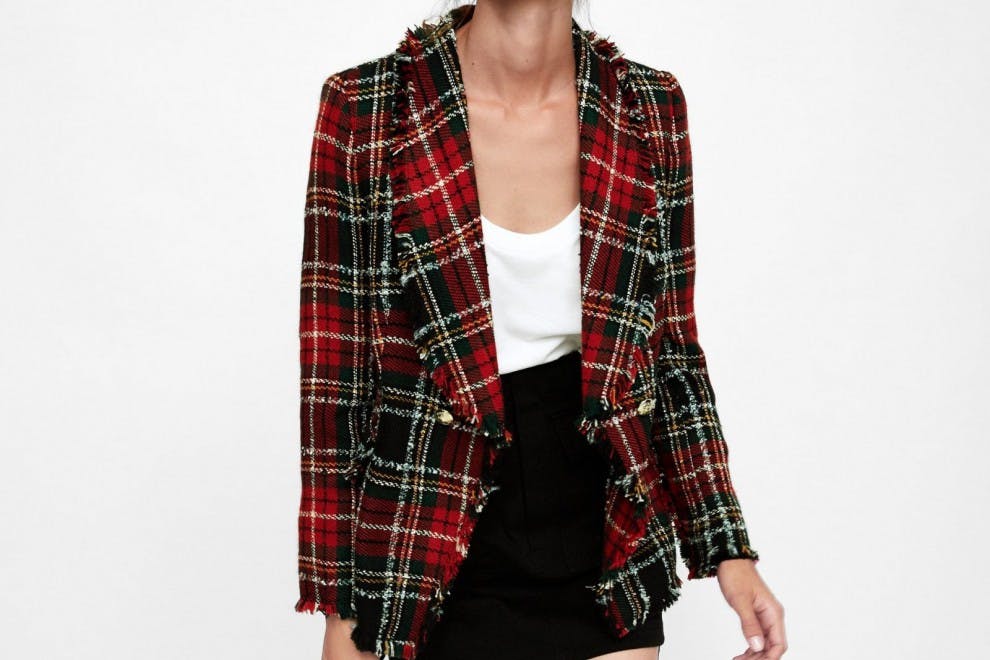 Blazer Tweed Cuadros de Zara, por 75,95 euros.