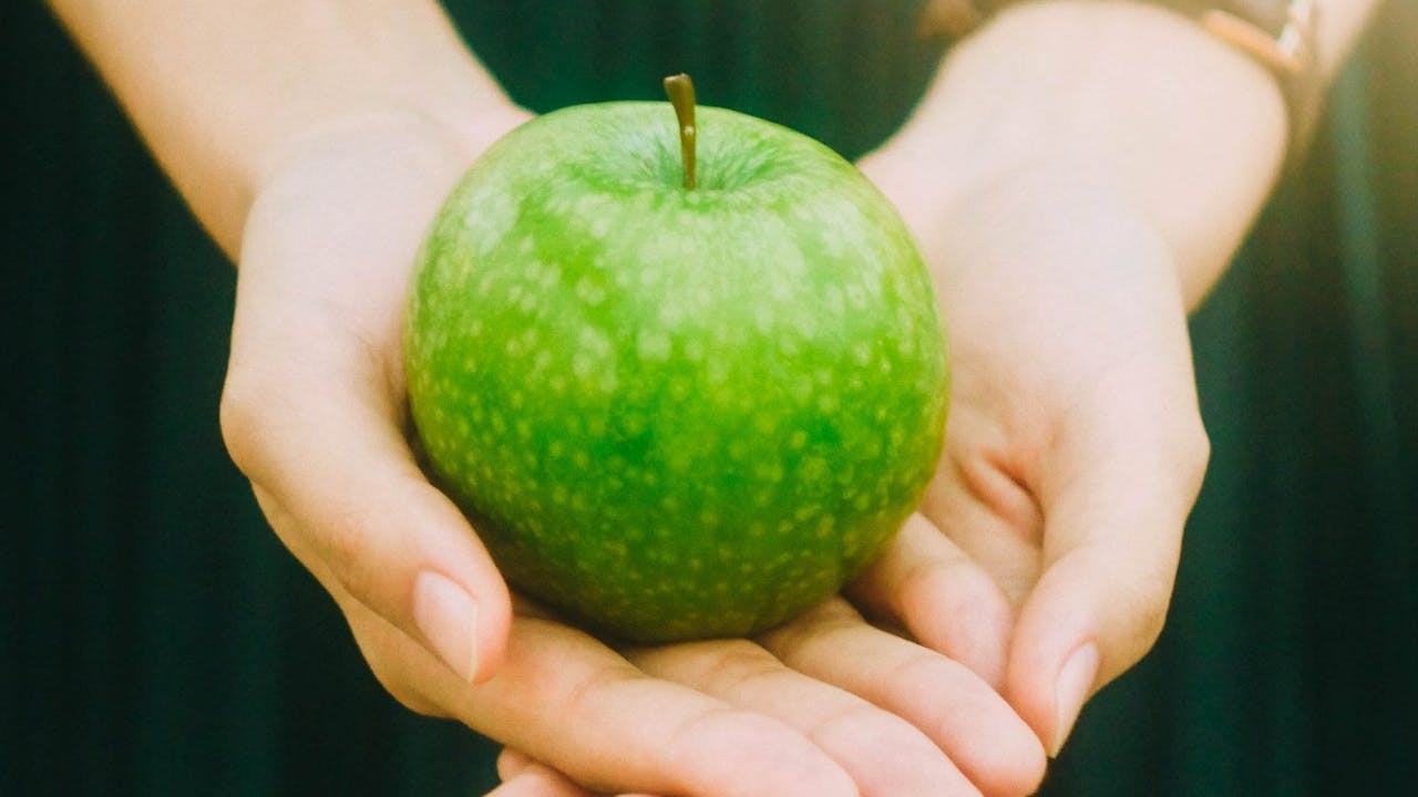 La manzana es una de las frutas más saludables que podemos consumir a diario.