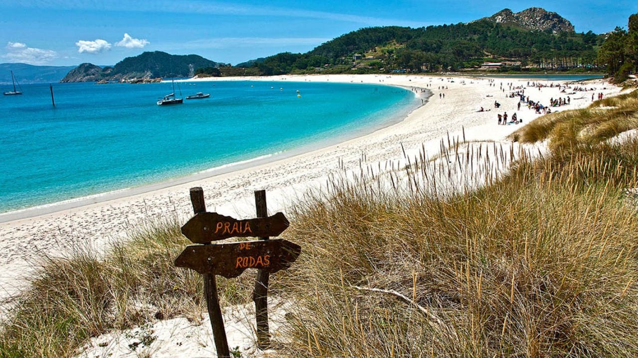 La Playa de Rodas está considerada una de las mejores del mundo.