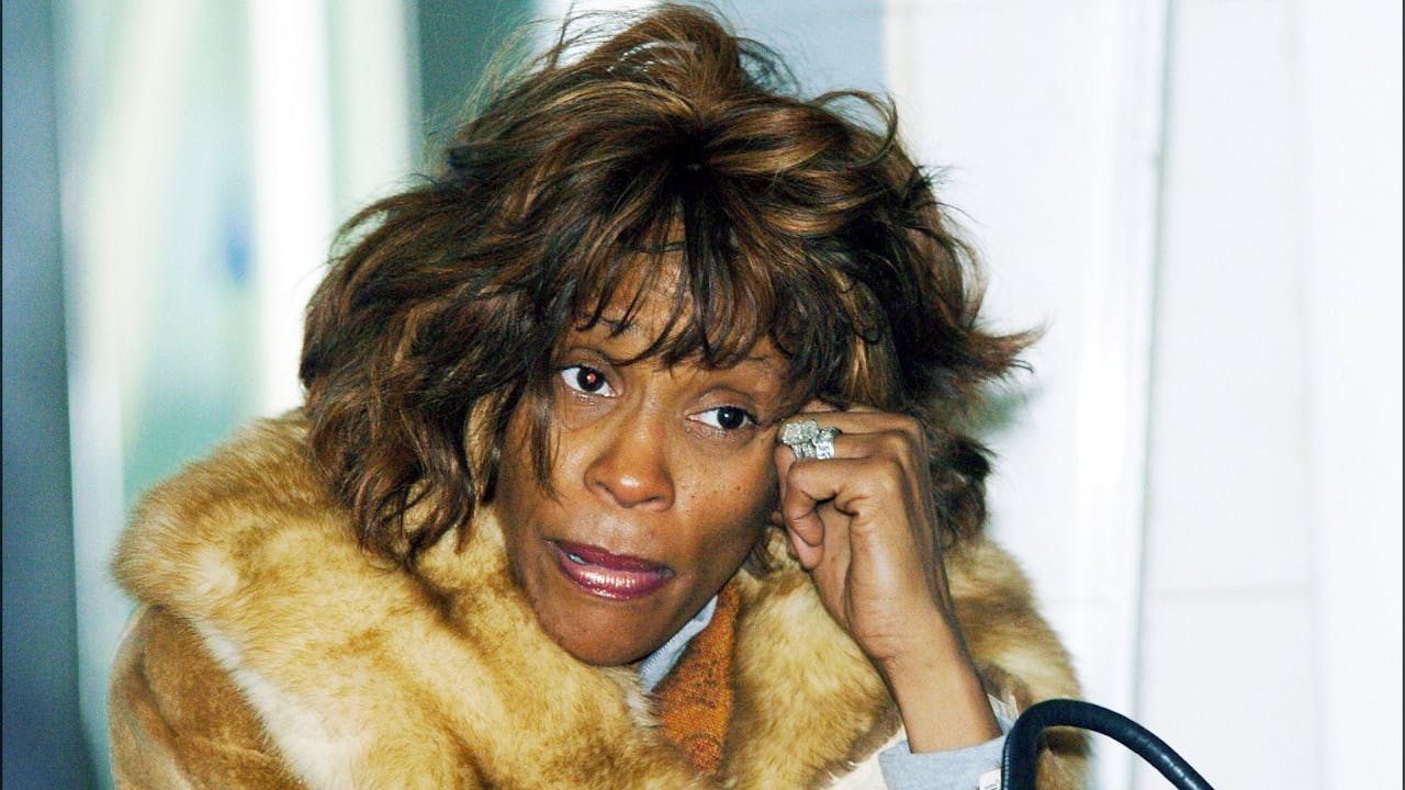Whitney Houston sorprendió a todos con su apariencia desmejorada.