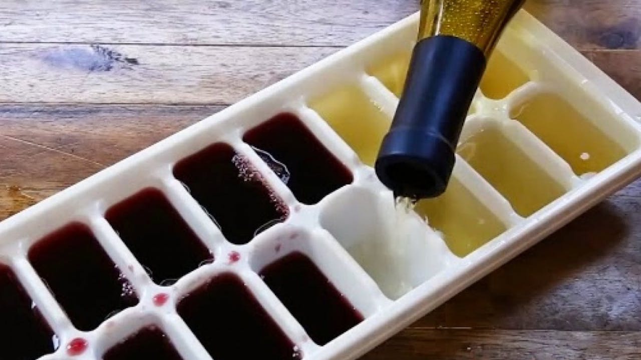 Con este wine hack puedes conservar el vino y usarlo en las comidas.