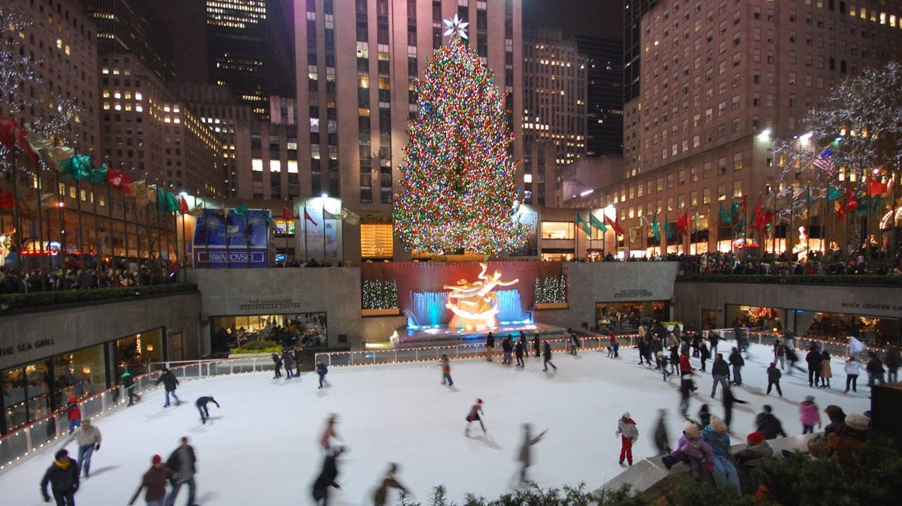 En el emblemático Rockefeller Center se respira la Navidad.