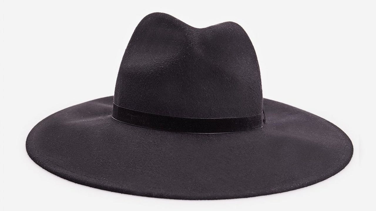 Sombrero negro con detalle de terciopelo de Stradivarius