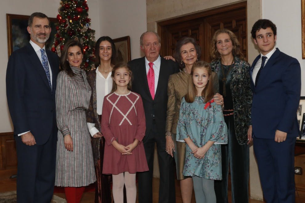 Imagen publicada por la Casa Real con los asistentes a la comida especial por el 80º cumpleaños de don Juan Carlos