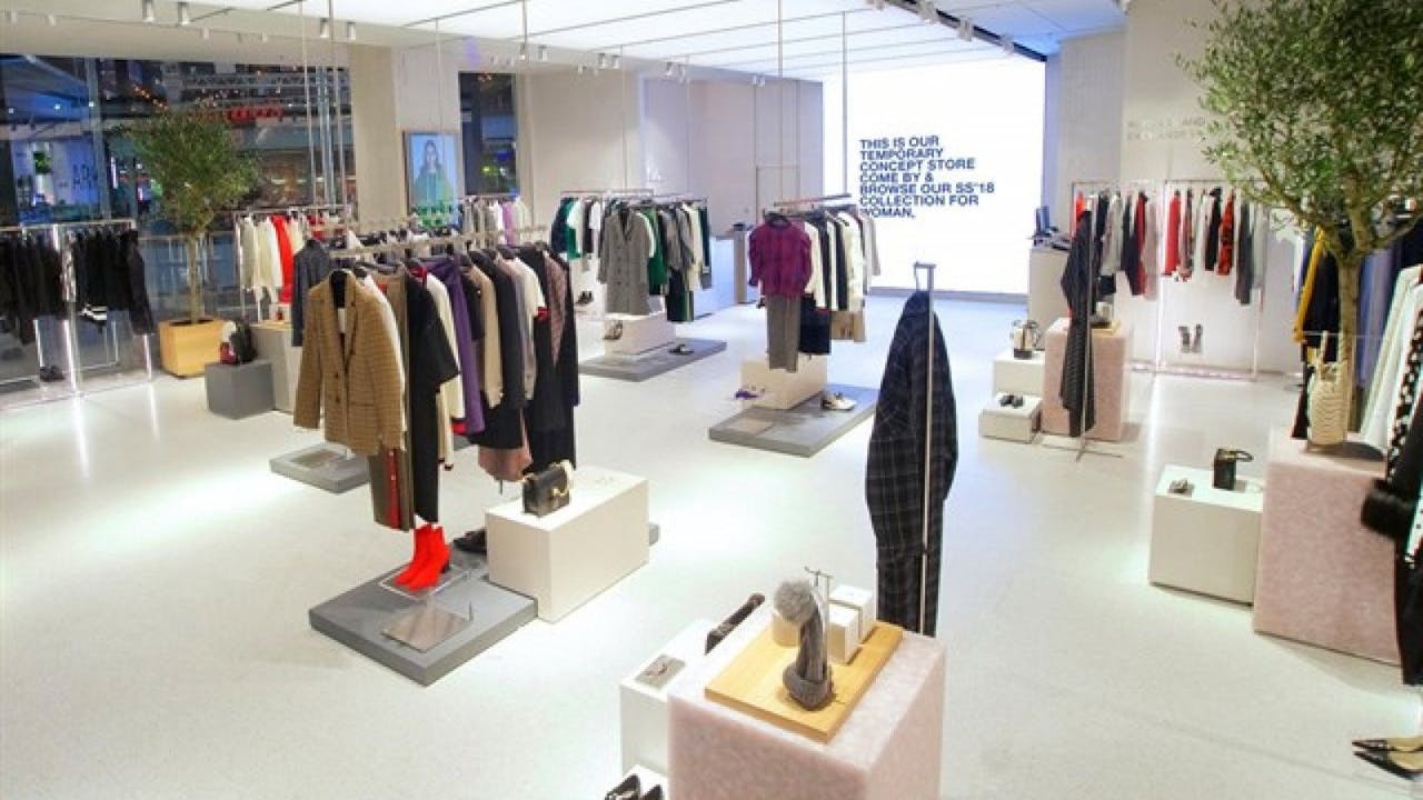 Imagen del interior de la tienda temporal de Zara en Londres