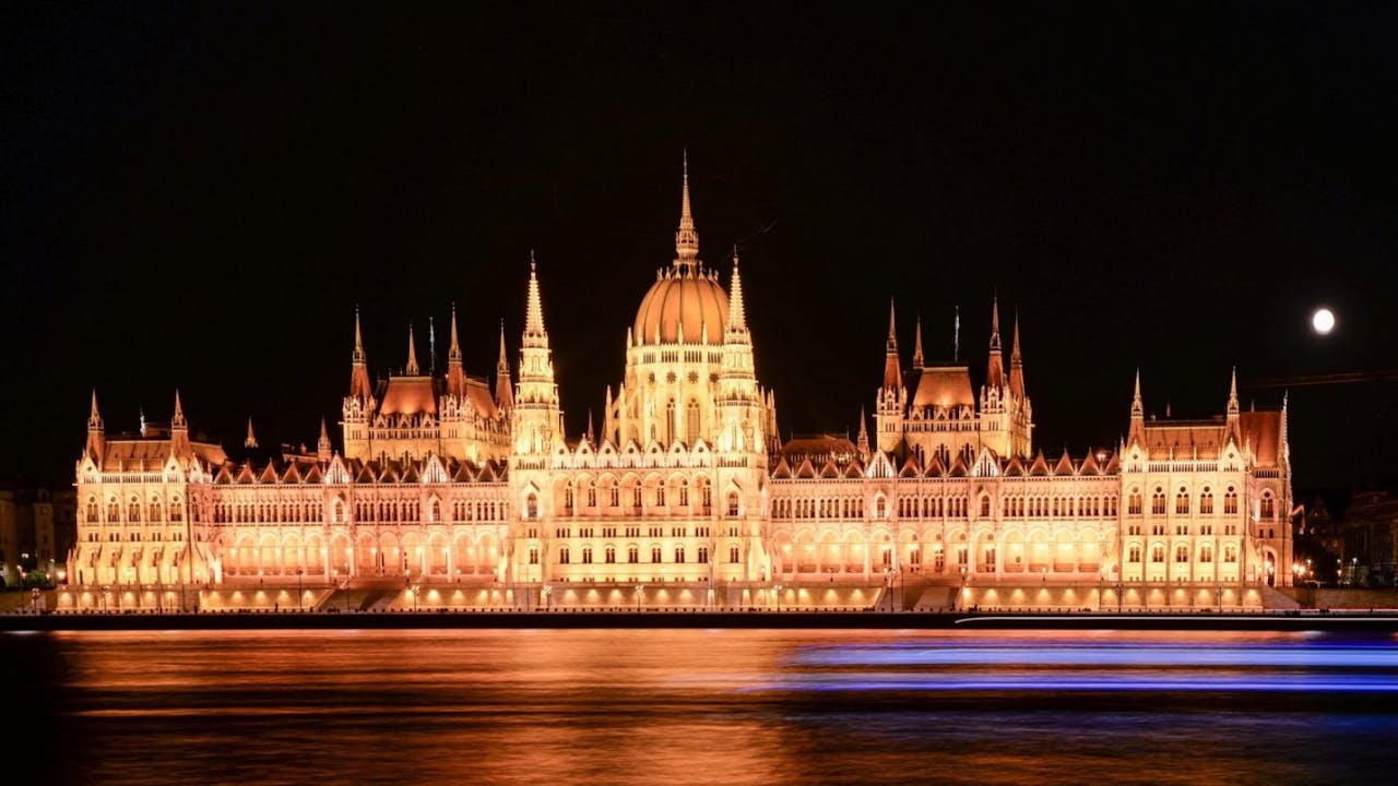 Déjate seducir por la magia del impresionante parlamento de Budapest