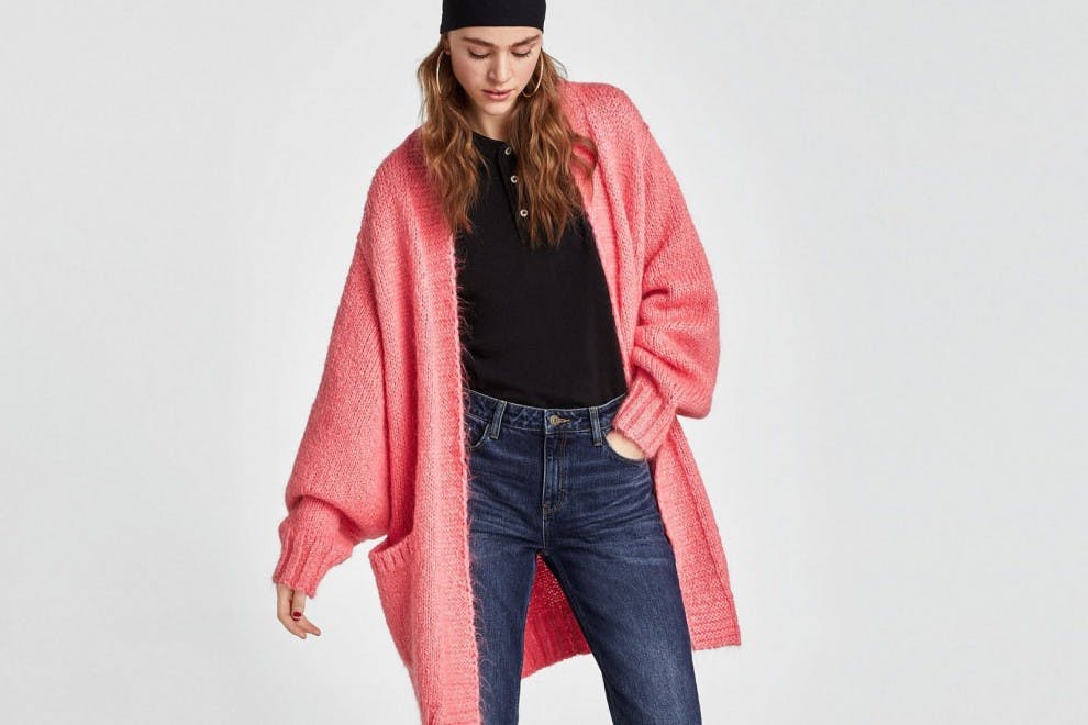 Chaqueta 'oversize' de color rosa de Zara, por 29,95 euros